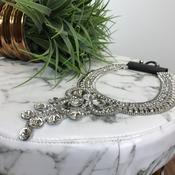 ‼️ Silver Diamond Rhinestone Statement Necklace - Picture 4 of 7